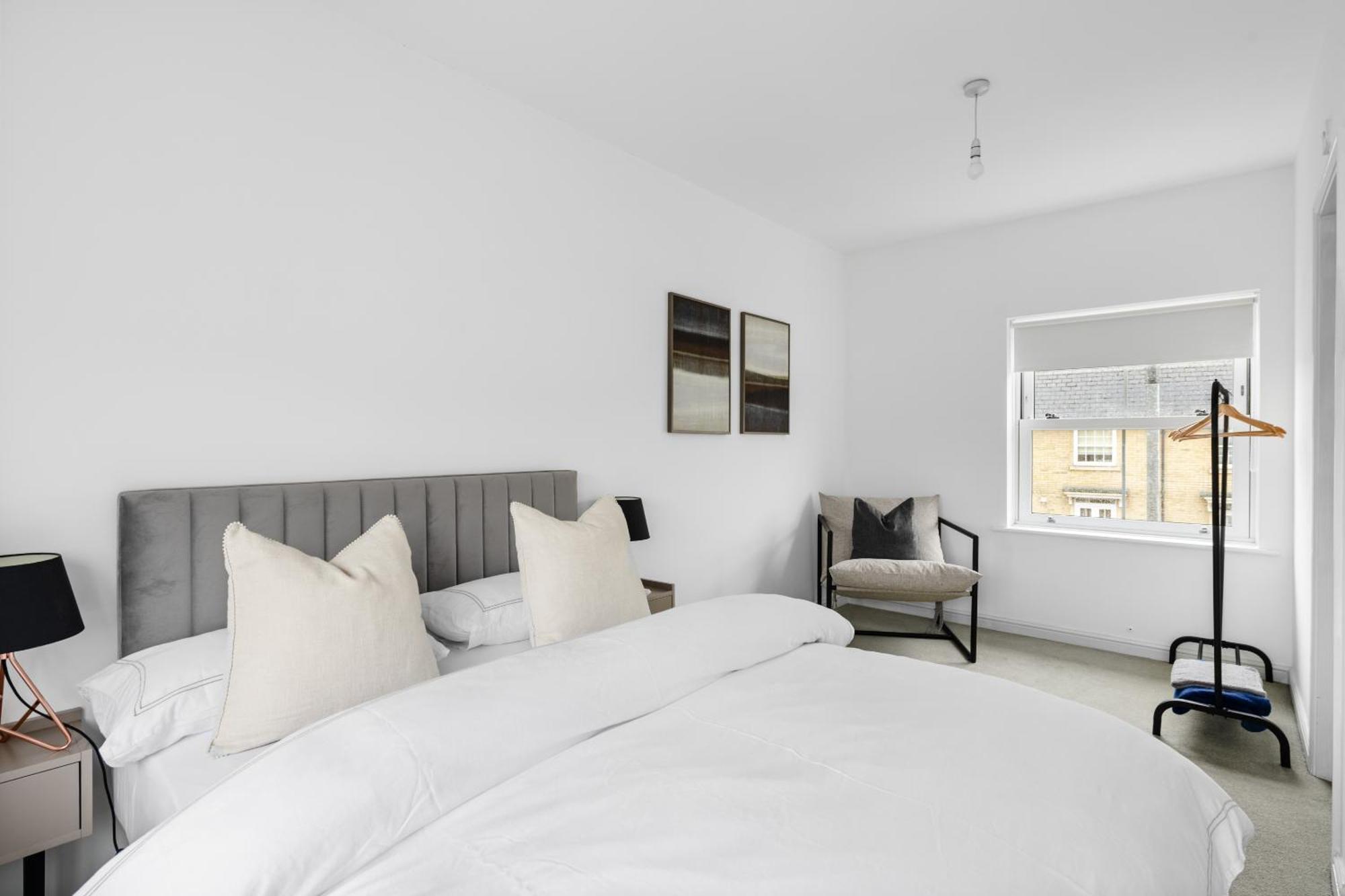 Luxurious 3 Bed House With Free Parking, Close To The Train Station & Town เบรนทรี ภายนอก รูปภาพ