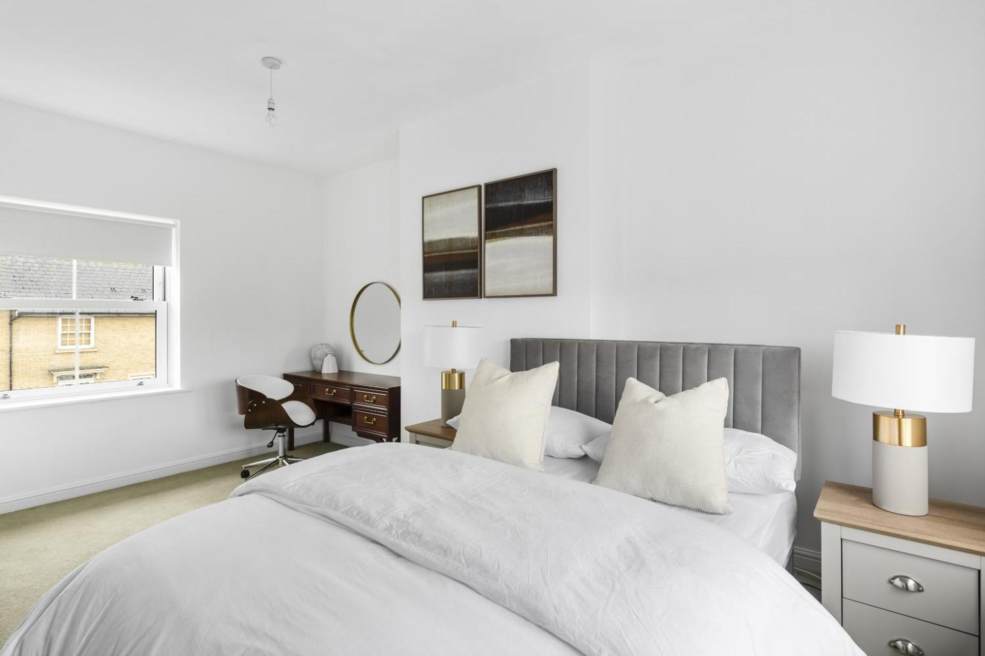 Luxurious 3 Bed House With Free Parking, Close To The Train Station & Town เบรนทรี ภายนอก รูปภาพ